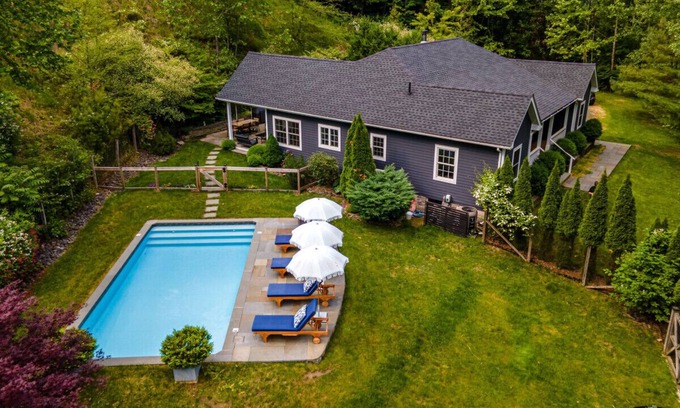 Town of Marbletown House | NEW: Gorgeous Home w/Dream Patio and AC