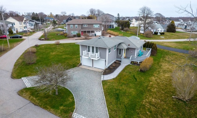 Snug Harbor House | New Great Island Listing-2BR 2 Baths, sleeps 6, outdoor shower