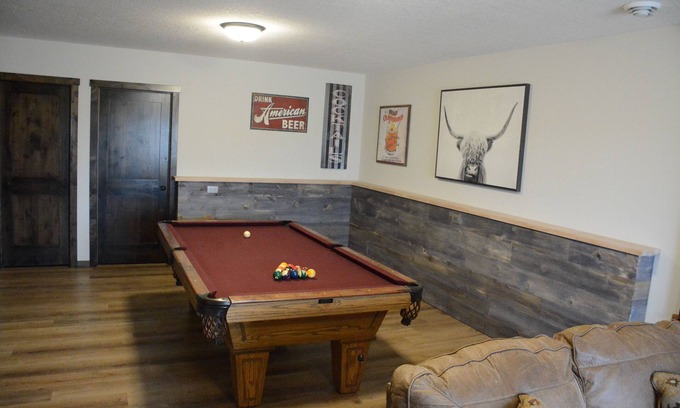 Lake Shore House | New Gull Lake Townhome! 5 bed 3200ft + Boat Slip