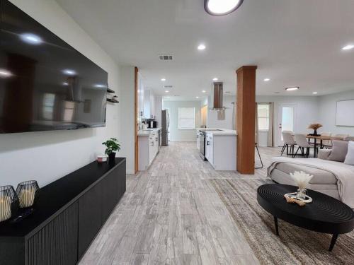 Westbury House | NEW! H-Town Getaway Near Medical Center!