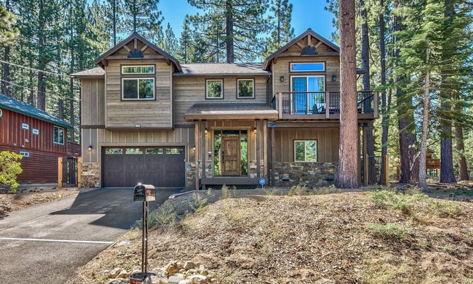 Country Club Estates Cabin | New High-End Home, Air Conditioning, Hot Tub, Games, Fireplace, Free EV Charger, Bunk Beds