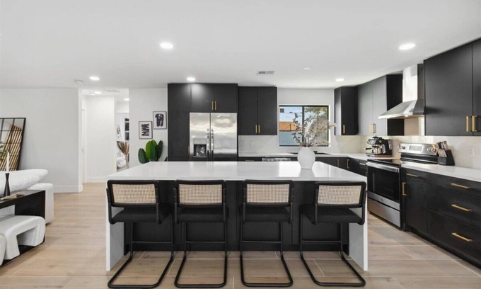 Parque Vista Estates House | -New- Highly Upgraded in Paradise Valley Village