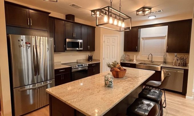 Garden City House | NEW Home! NEAR Tanger Outlet, Dwtn SAV, NEW Enmarket Arena, & Tybee Beach
