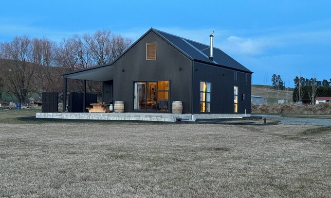 Fairlie House | New house with stunning mountain views and outdoor bath