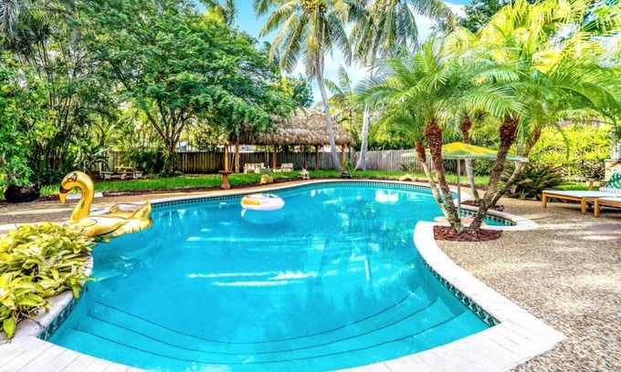 South Corals House | NEW! HTD POOL/HOT TUB/5 MIN TO BEACH/TIKI HUT!