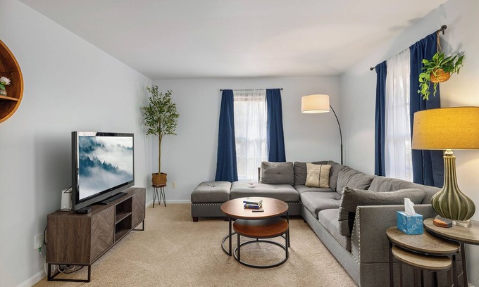 East Forest House | New! Introductory Rate! Modern 2-bedroom Retreat in MORA, great location!