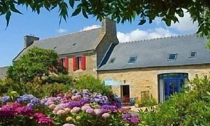 Ploubezre Cottage | NEW: La Grange