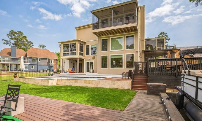 Walden on Lake Conroe House | NEW! Lakefront Retreat with Private Pool, Hot Tub and Dock