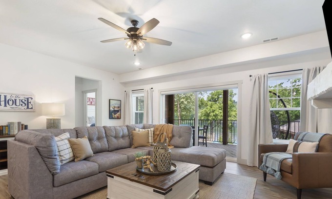 Branson Condo | *New* Lakeside Haven | Picturesque