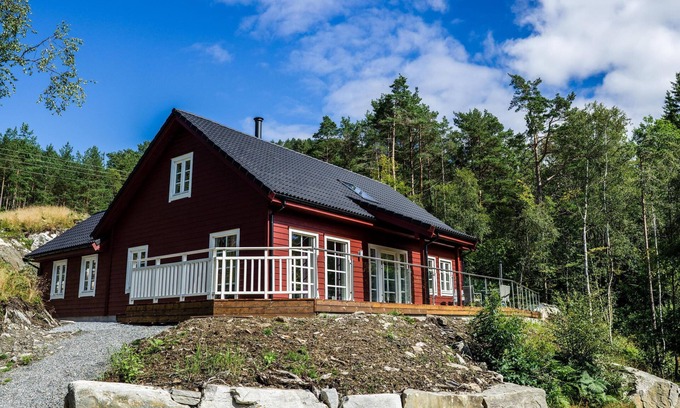 Strandvik House | New, large family friendly cottage, with great views, in rural surroundings