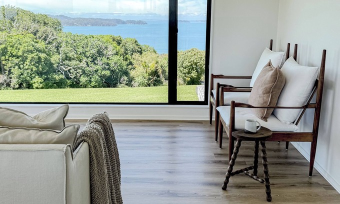 Tawharanui House | New Listing: Tawharanui Coastal Hideaway