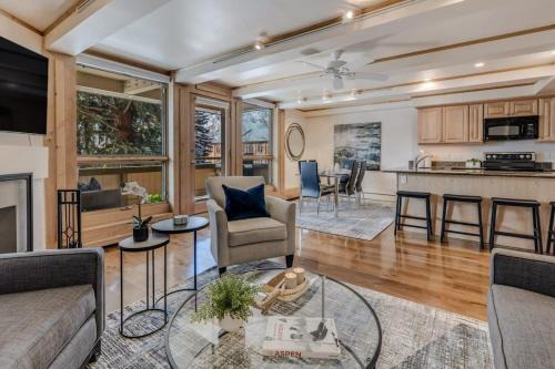 Aspen Apartment | New Listing 2BR 2BA Condo - Mountain Views