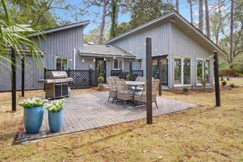 Lawton Woods House | NEW LISTING - 3 Bedroom - Pet Friendly - Coastal Casual & Refined Style - 8 Cotton Lane