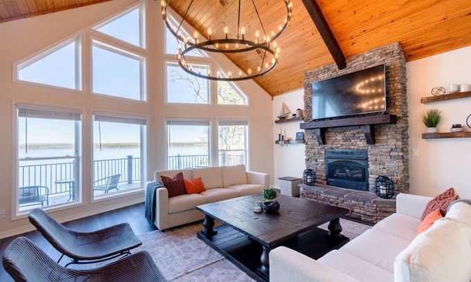 Quitman House | New Listing! 4 Bedroom + 3 Bathroom Home with Incredible Shoreline!
