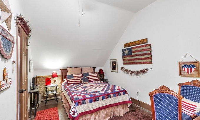 Glasgow Apartment | NEW LISTING! America Room by Main Street Bed & Breakfast