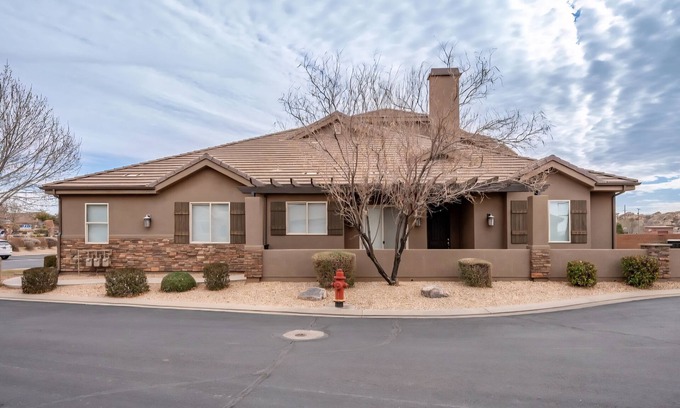 St. George Condo | New listing! Family Friendly Washington Condo with 2 pools, hot tub, A+ LOCATION