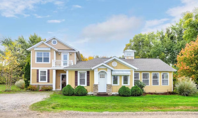 Miami Park House | New Listing! Family-Friendly Beach Getaway with Hot Tub + Fire Pit