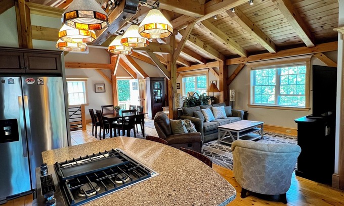 Jackson House | New Listing! Romantic Post & Beam, Walk to Village, Patio, Firepit, Full Kitchen