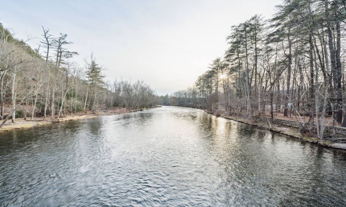 Cuddebackville House | NEW LISTING! The Northern Estate (3-Bedroom Home) by RedAwning