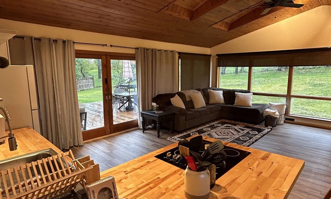 Houserville House | New listing - walk to Beaver Stadium!