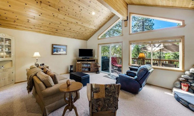 Talmont House | New Listing! Woodland Heights at Tahoe Park- Pet Friendly - Private Beach