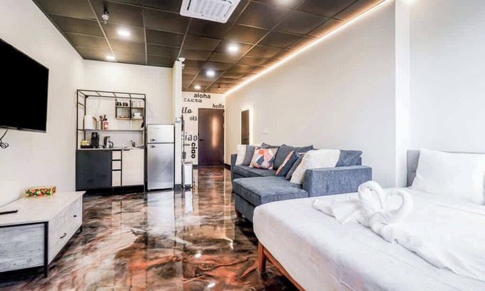 North Oakland Apartment | *New* Loft 7 min to Acrisure Stadium Sleeps 4