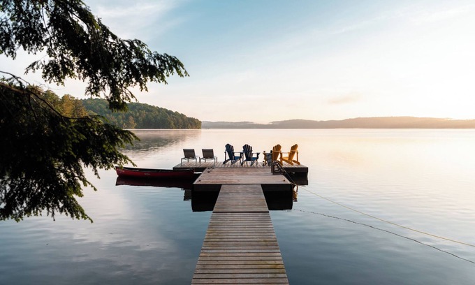 Dysart et al Cabin | NEW! - Lux Cabin | Hot Tub | Pet | Lake | Canoe | Sauna