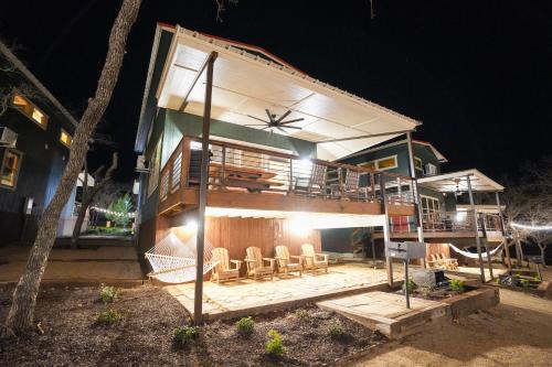 Bridgeport House | New Lux Cabin Hot Tub FirePit Games