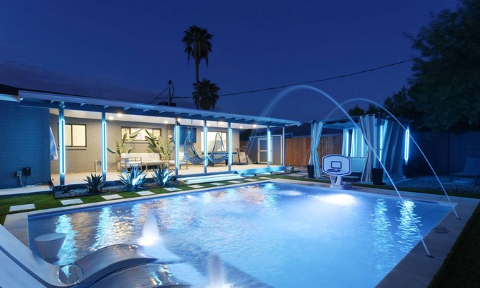 Village Grove House | NEW! Luxe Retreat Heated Pool Spa Fire Pit Mins to Old Town