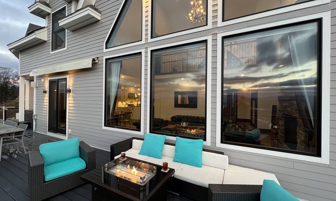 Campton House | New Luxurious Mountain Paradise. Best Views! Hot Tub, AC, Waterville Estates