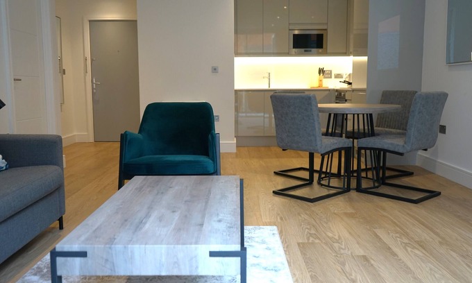 Theatreland Birmingham Apartment | New* Luxury 1 King Bed Apartment- Birmingham City Centre