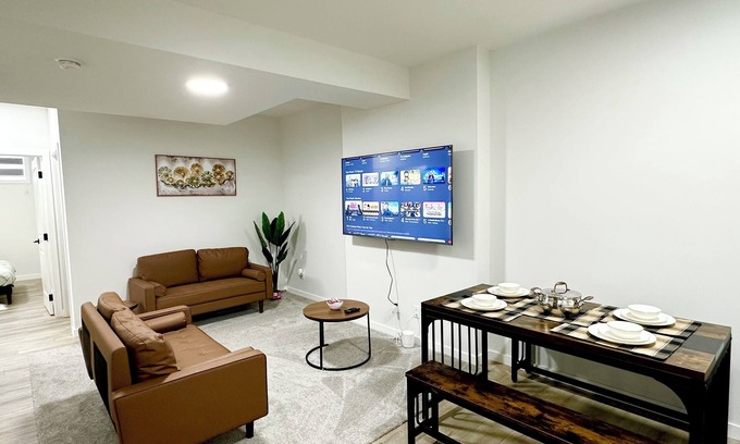 Airdrie House | New Luxury 2-Bedroom Suite