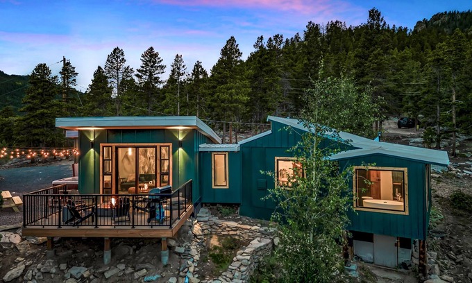 Golden Cabin | NEW Luxury Cabin 9200 feet, Denver Views
