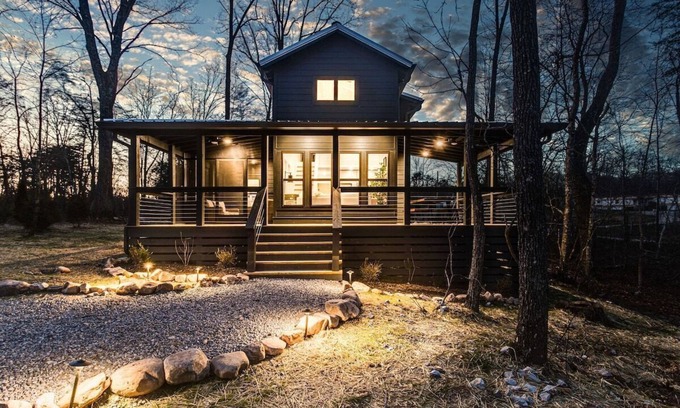 Tracy City House | New Luxury Cabin by Lake ~ Book today!
