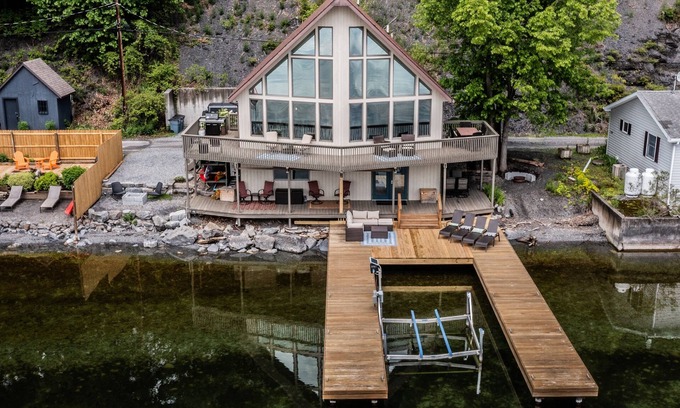 Town of Ledyard House | *NEW* Luxury Lakefront Retreat | Huge Dock!
