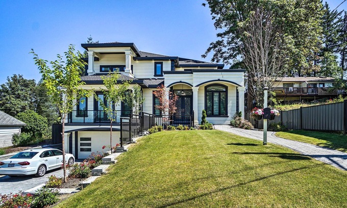 Surrey House | NEW! Luxury Vancouver Home w/Patio and Views of Dwtn