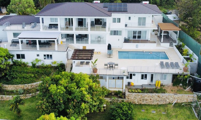 Oracabessa Villa | New Luxury Villa! 5 Bedrooms, Fully staffed including Gourmet Chef