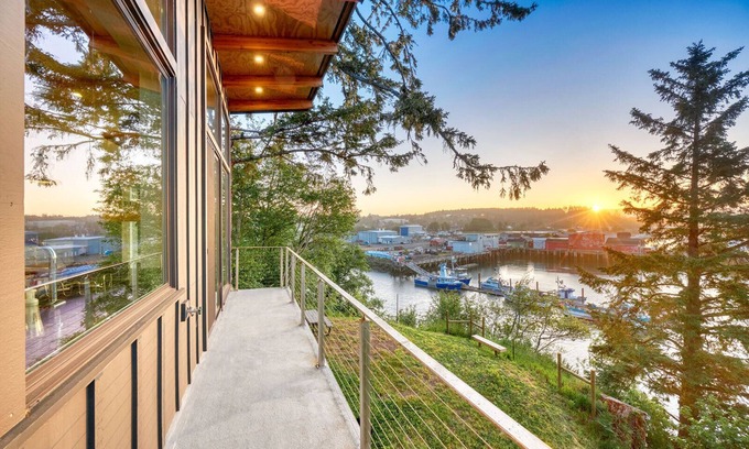 Ilwaco House | NEW! Luxury, Waterfront, Natural beauty, Near restaurants (Harbor)