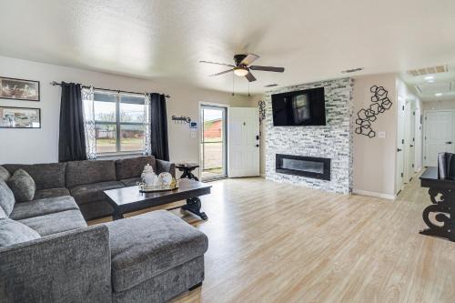 Tucumcari House | New Mexico Smart Home with Private Yard and Grill