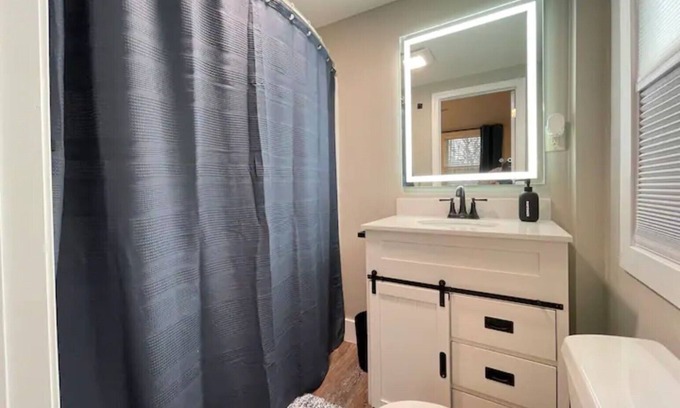 Milford Apartment | NEW - Mins to Manchester/Nashua - 1st Floor - Queen Bed - Pet Friendly - Trails