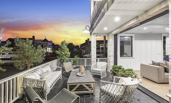 Balboa Island House | New Modern Beach House on Balboa Island with huge rooftop deck and massive spa!