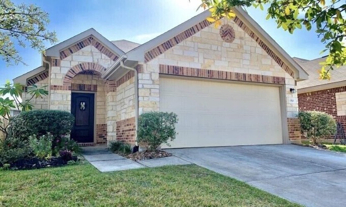 Houston House | New modern, beautiful 3BR,2BA home near IAH airport, Woodlands &Downtown Houston