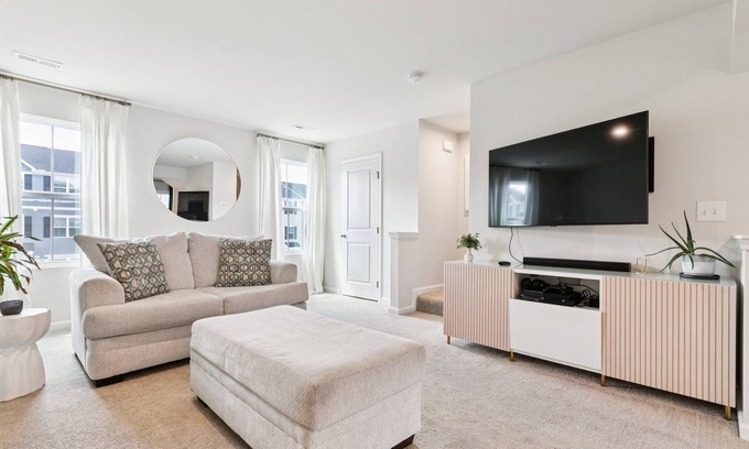 Berea House | NEW! Modern DownTown Retreat Near Swamp Rabbit Trail