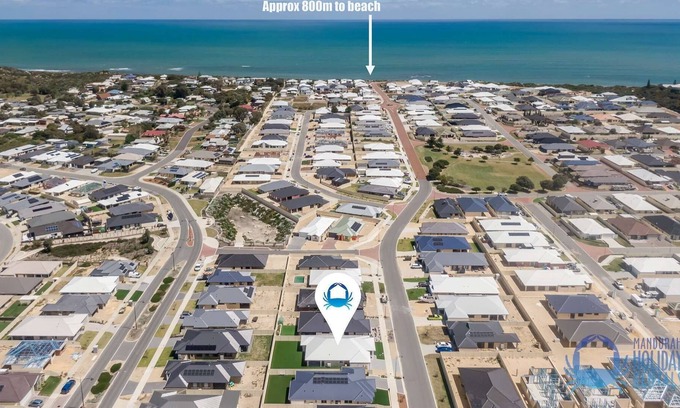 Dawesville House | New modern holiday home, sleeps 6, close to beach and estuary boat ramps