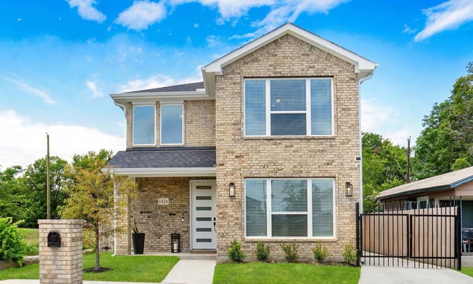 Fort Worth House | New Modern Home TCU & FW Stockyard