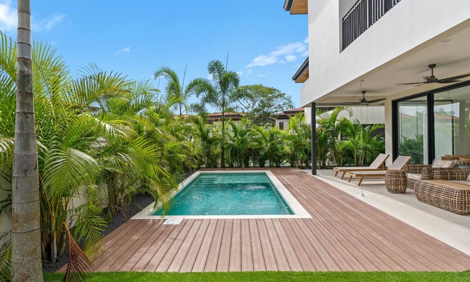 Santa Cruz House | New modern luxury Condo, exclusive community, mini golf, private pool, Beach Club Membership