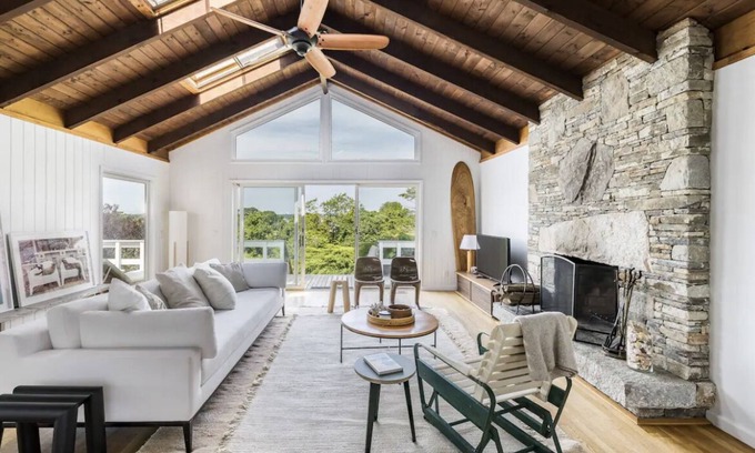 Montauk House | NEW… Montauk House with Lake views & amazing sunsets!