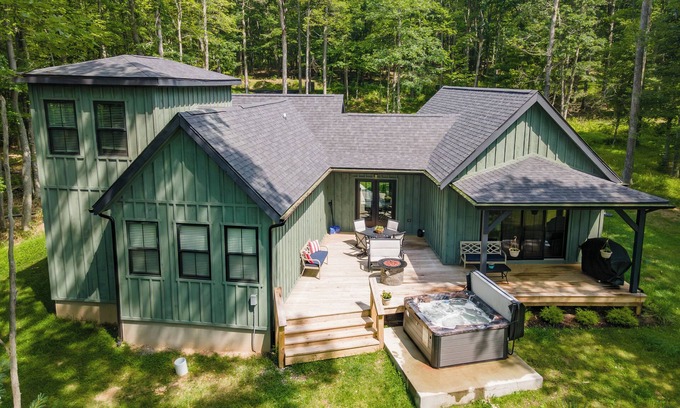 Sky Valley House | New! Morning Light: Lake Area, Dogs Welcome, Hot Tub, Fireplace!