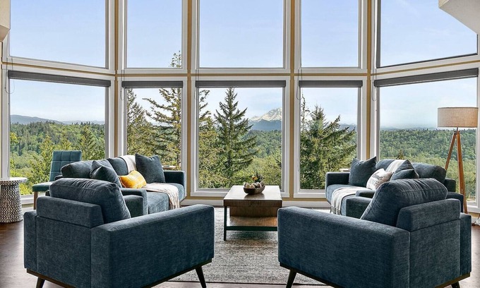Auburn House | *New* Mt. Rainier Majesty—Experience the Wonder