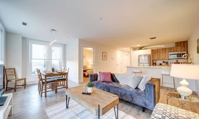 North End Condo | NEW New Luxurious Modern 2BR Condo Sleeps 5 Coffee, AC, WIFI